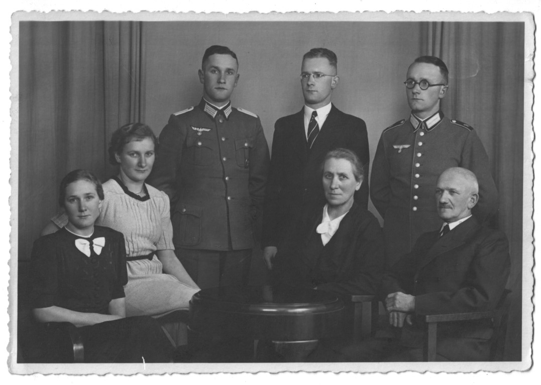 Ehrat_letztes-Familienbild-1939.jpg