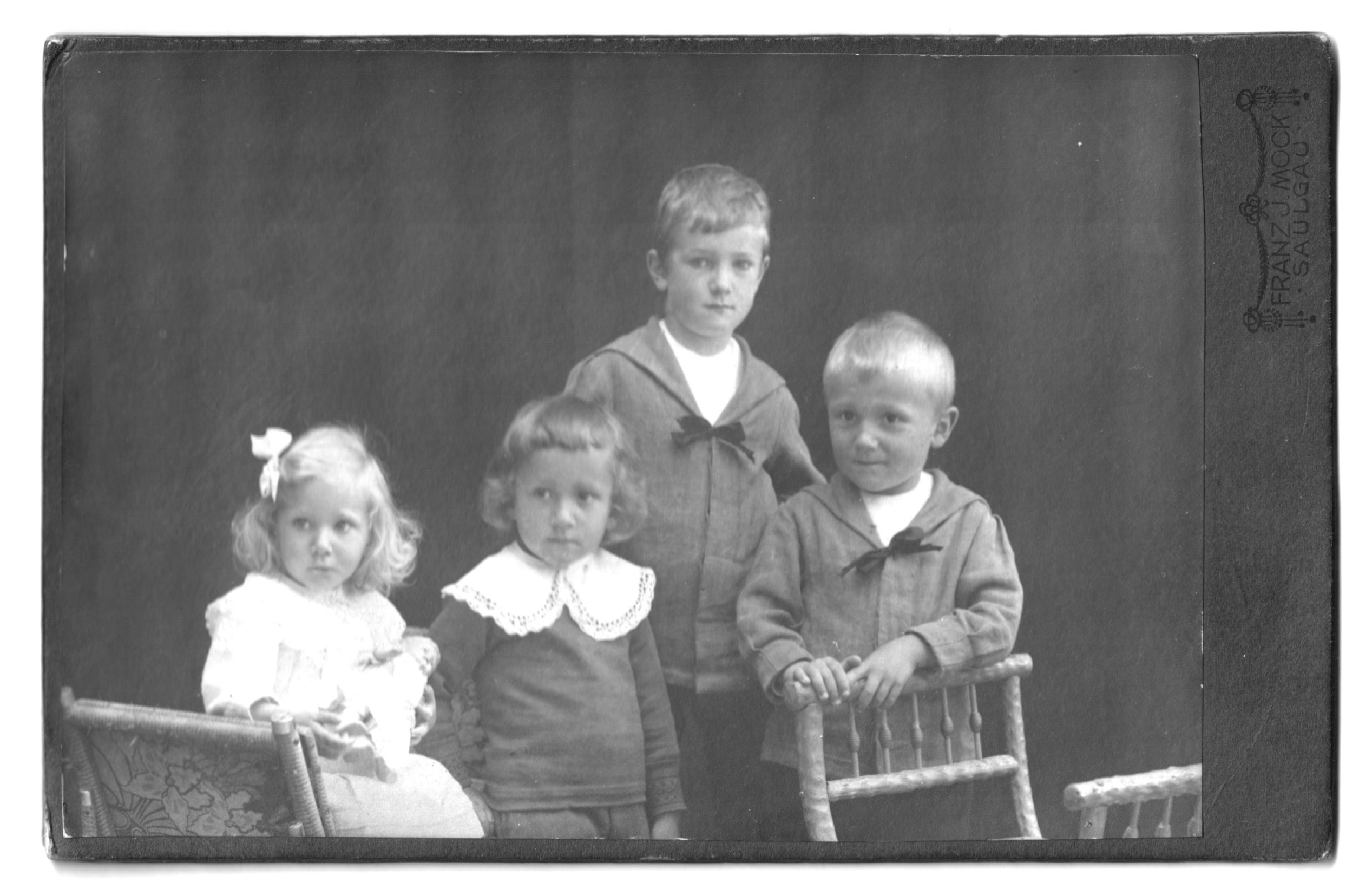Erath_Kinder_Maria-Fritz-Julius-Robert_1918.jpg