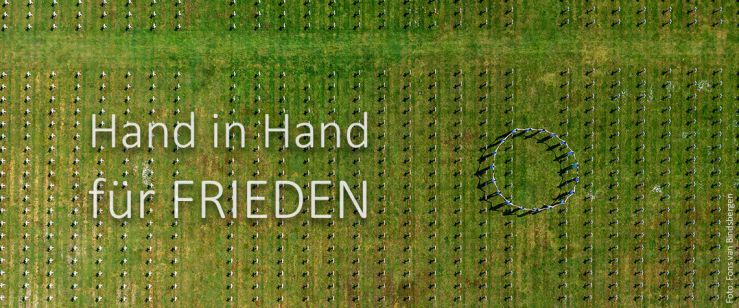 hand-in-hand-fuer-frieden.jpg
